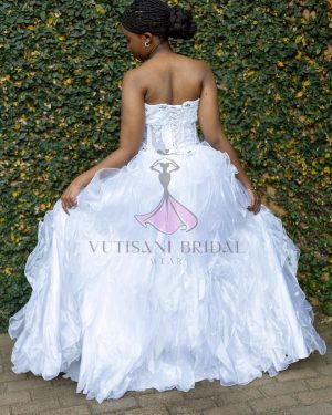 ee Vantage - Ball Gown with sweetheart neckline